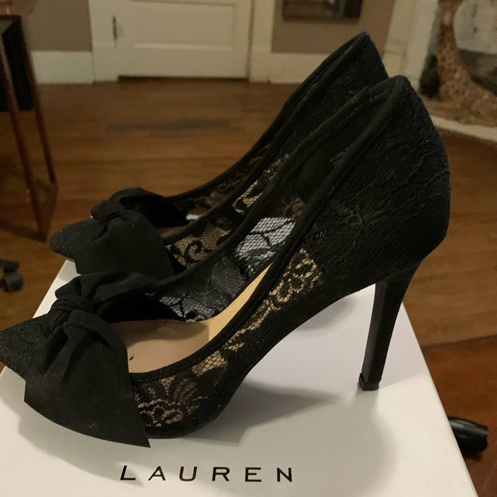 Lauren Conrad size 8 Black Lace Pumps